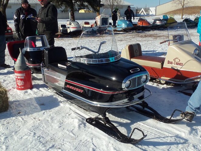 sleds 001.JPG