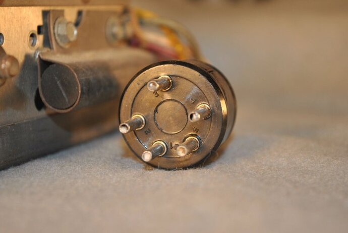 CougarAM-FM_04_plug-detail.jpg