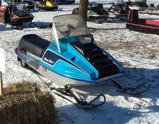 sleds 003.JPG