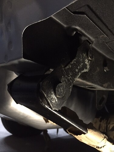 68932 LEAF SPRING SHACKLE POSITION.JPG
