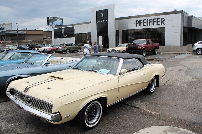 Dan Pfeiffer 428CJ & 76 Cougar in the  background.JPG