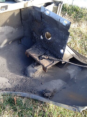 Fender area dirt2.jpg