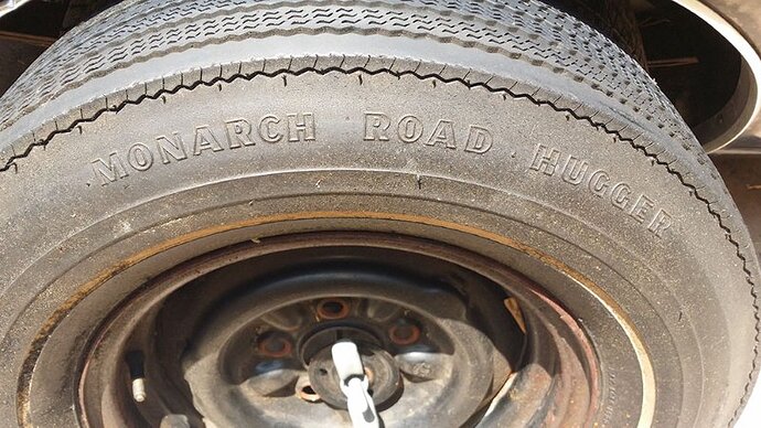 monarch_road_hugger_tire.jpg