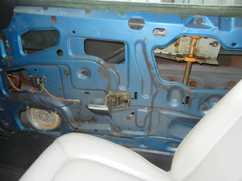 14Foy001Cougarpassengerdoor window motor 003 (1).jpg